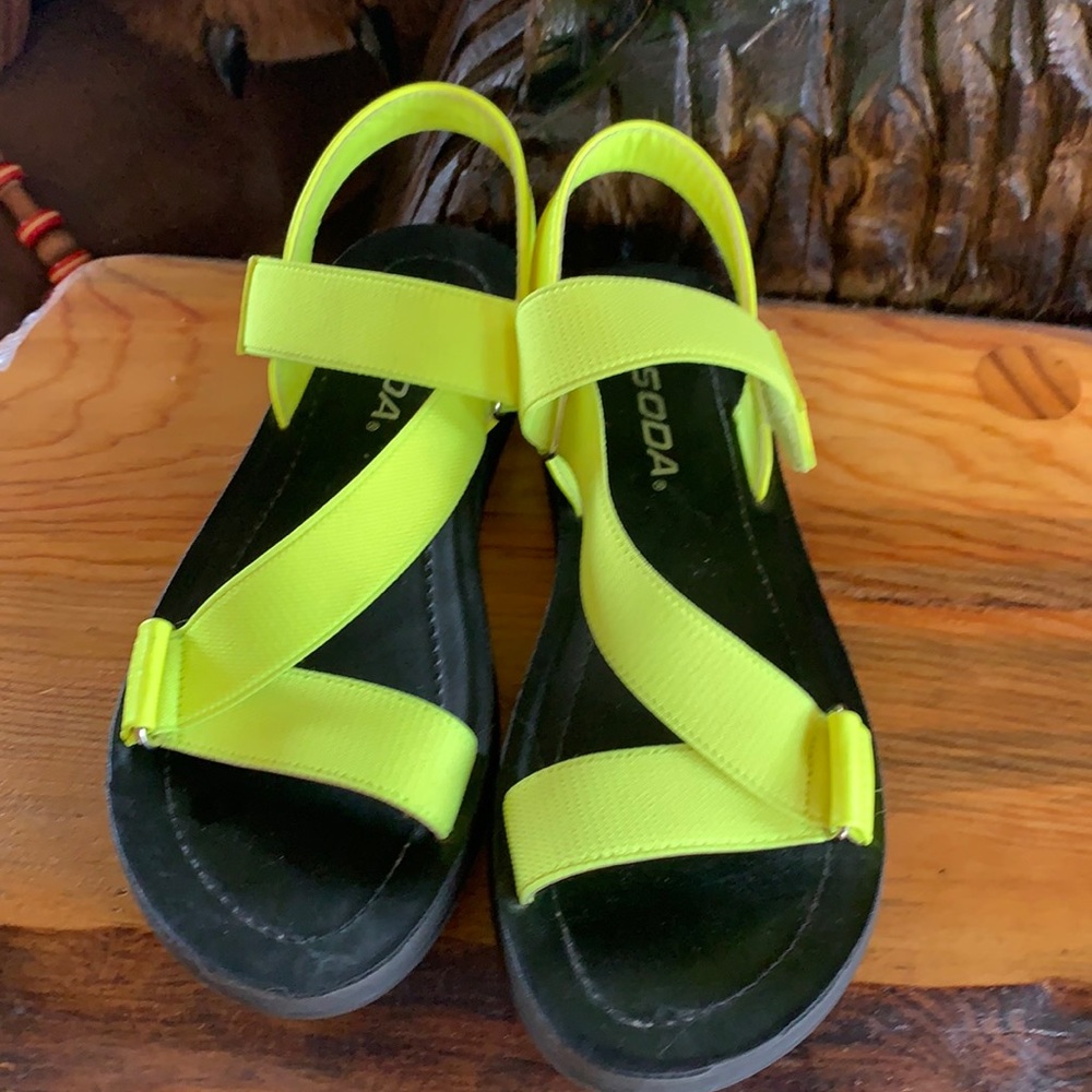 Soda sandals